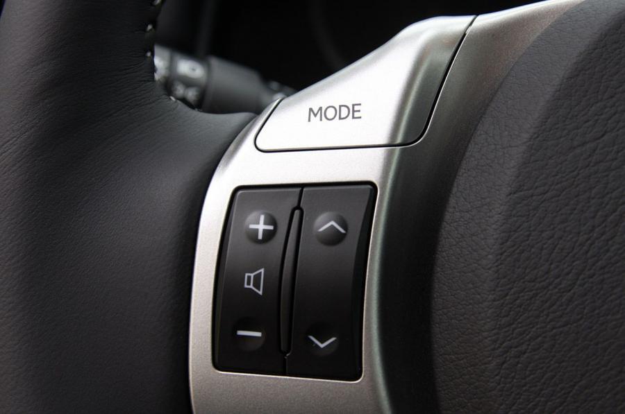  Lexus CT200h 2010 года  (фото 135 из 266)